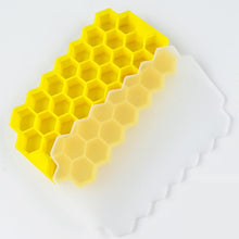 Load image into Gallery viewer, 37 Cavity Honeycomb Ice Cube Trays Reusable Silicone Ice Cube Mold BPA Free Ice Maker with Removable Lids